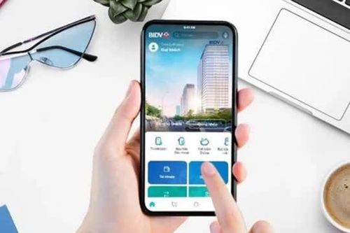 Ngân hàng đồng loạt chặn giao dịch trên thiết bị di động rủi ro