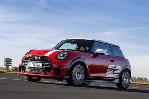 MINI Cooper JCW có bản giới hạn, giá 47 nghìn USD