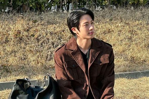 Jin (BTS) gây sốt trước ngày comeback