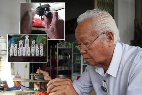 Nghệ nhân 77 tuổi và những thẻ xăm giữ ký ức cung đình Huế