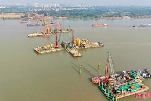 Trên đại công trường cầu Trần Hưng Đạo những ngày đầu xuân