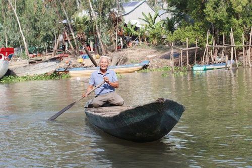 Một đời ở lại dòng kênh