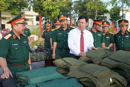 Bí thư Tỉnh ủy An Giang Nguyễn Tiến Hải dự lễ ra quân huấn luyện năm 2026