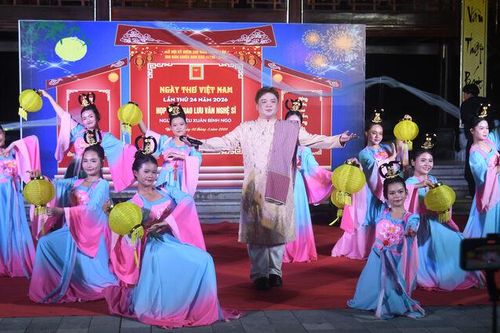 Khi trăng nguyên tiêu gọi mùa thơ Chiêu Anh Các