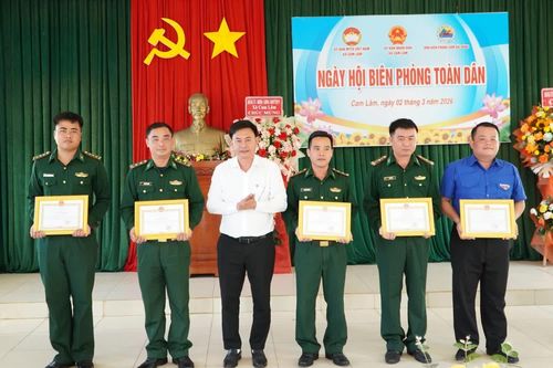 UBND xã Cam Lâm phối hợp tổ chức Ngày hội Biên phòng toàn dân