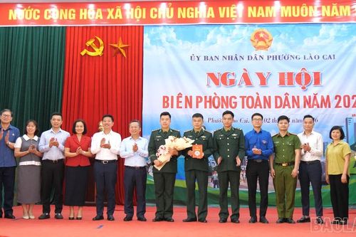 Phường Lào Cai tổ chức ngày hội Biên phòng toàn dân