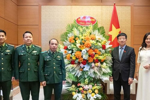 Bộ Tư lệnh Bộ đội Biên phòng chúc mừng Ngày truyền thống Văn phòng Quốc hội