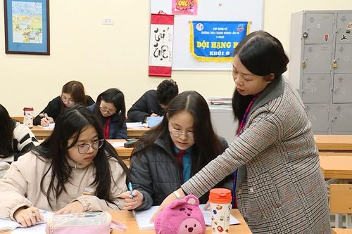 Khẩn trương ôn tập cho học sinh lớp 9