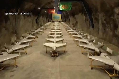 Iran khoe kho vũ khí trong hầm ngầm, nhắn kẻ thù 'chờ tiếng chuông báo tử'