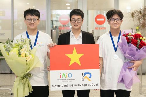 Một lớp chuyên Hà Nội giành cú đúp Huy chương Bạc Olympic Trí tuệ nhân tạo 2026