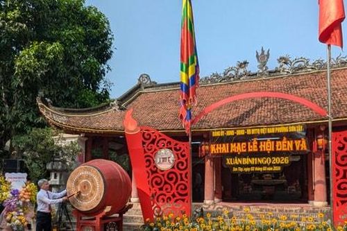 Khai hội đền Và - thể hiện lòng biết ơn và tưởng nhớ Đức Thánh Tản Viên