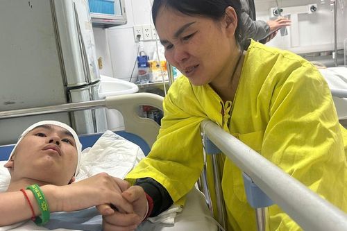 MS 1066: Nam sinh 19 tuổi chờ mổ u não, gia đình nghèo kiệt quệ trước chi phí điều trị