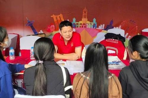 Sĩ tử loay hoay chọn ngành học giữa đam mê và thực tế