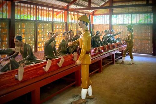 Về làng đánh giặc dưới bóng rừng xà nu