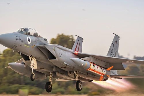F-15I mang tên lửa không đối đất khổng lồ Blue Sparrow tấn công Iran trong chiến dịch 'Sư tử gầm'