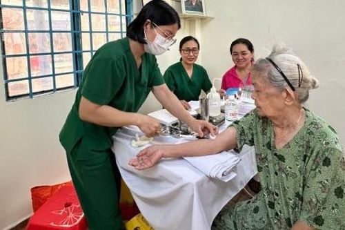 Khi trạm y tế chủ động 'gõ cửa' từng hộ dân