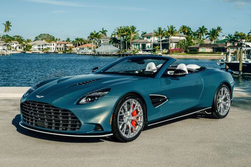 Aston Martin Vanquish Volante Wave Edition độc bản giá 1,1 triệu USD