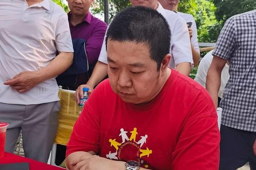 Cao thủ cờ tướng Trung Quốc thất bại ở giải hội làng Việt Nam