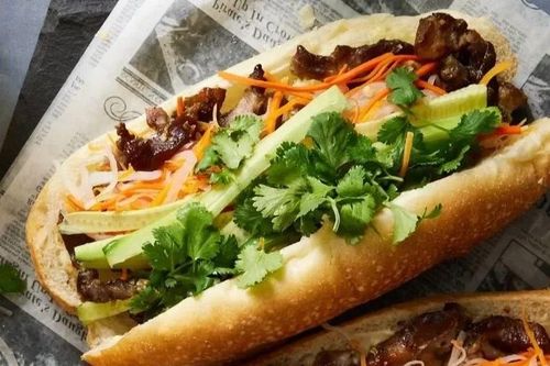 Điều tra vụ hàng chục người cấp cứu sau ăn bánh mì ở TP.HCM
