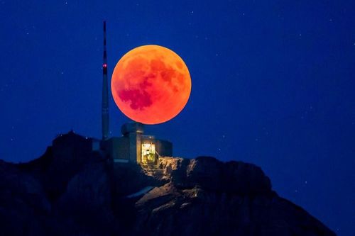 Những khu vực nào thuân lợi để ngắm 'trăng máu' tối nay?