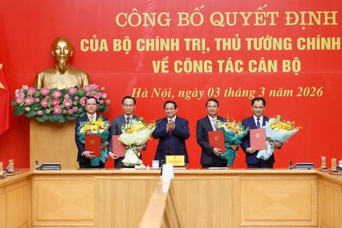 Thủ tướng Phạm Minh Chính trao quyết định về công tác cán bộ