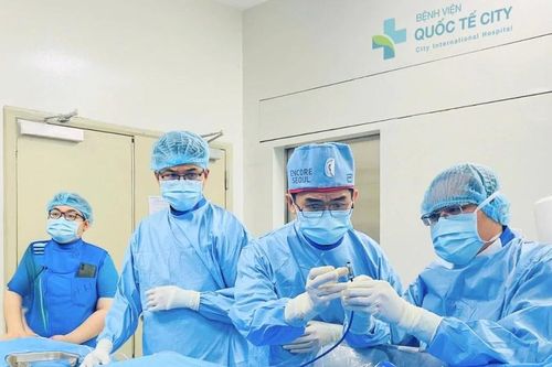 Giành lại sự sống cho cụ bà gần 100 tuổi bằng kỹ thuật tim mạch hiện đại