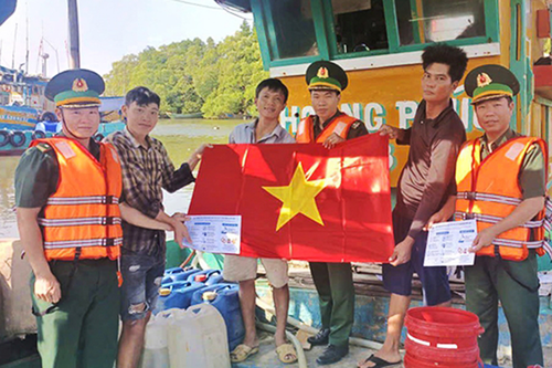 Hỗ trợ, đồng hành với nhân dân