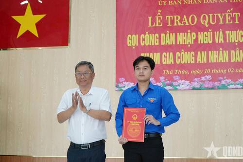 Đảng viên trẻ tiên phong tình nguyện nhập ngũ