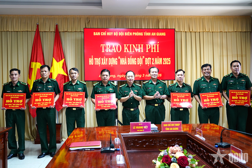 Trao kinh phí hỗ trợ xây dựng 'Nhà đồng đội' giúp quân nhân có hoàn cảnh khó khăn
