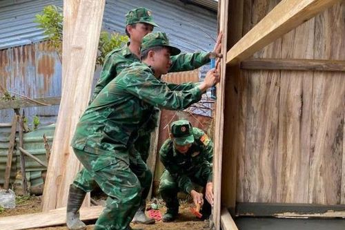 Người 'thủ lĩnh' biên phòng luôn gần dân, sát dân