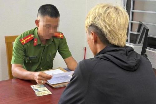 Xử lý thanh niên đầu trần phóng xe máy