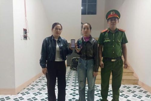 Công an xã Phú Ninh hỗ trợ người dân nhận lại 40 triệu đồng chuyển nhầm