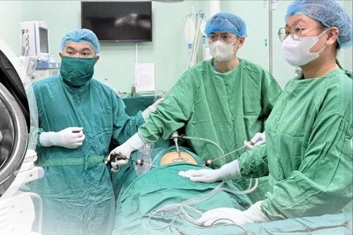 Phẫu thuật ít xâm lấn bảo tồn tối đa buồng trứng cho bệnh nhân trẻ