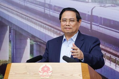 Thủ tướng: Khẩn trương xây dựng tiêu chuẩn chung cho đường sắt và đường sắt đô thị