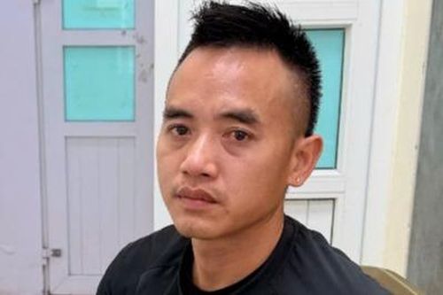 Tạm giữ tài xế bán tải tạt đầu xe máy chở 3 người trên đường Đỗ Mười