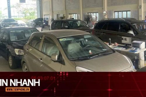 TIN NHANH: Ngày đầu cấp giấy chứng nhận kiểm định điện tử: 'Cú sốc' đầu tiên