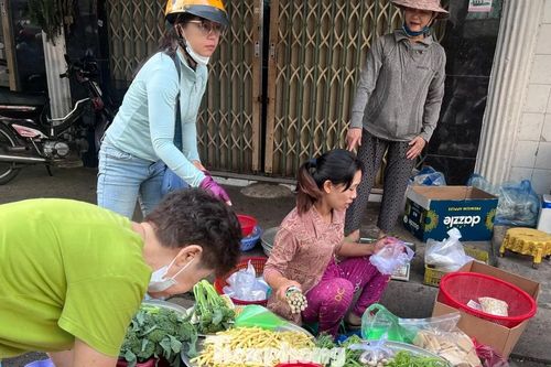 Rằm tháng Giêng: Nấm rơm 'leo đỉnh' 200.000 đồng/kg
