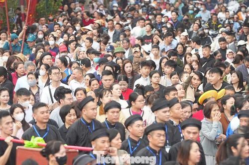 Biển người đổ về xứ Đoài