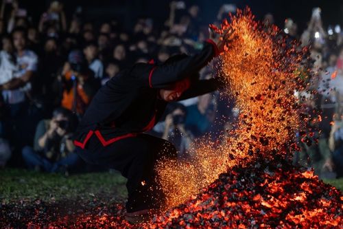 Vũ điệu lửa thiêng của người Pà Thẻn