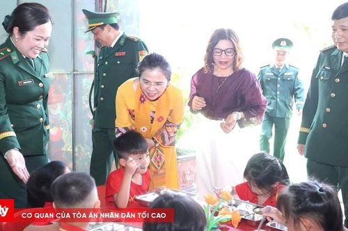 Từ gian bếp nhỏ đến nghĩa tình biên cương