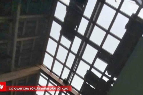 Lốc xoáy khiến hơn 100 nhà dân ở Quảng Ngãi bị tốc mái