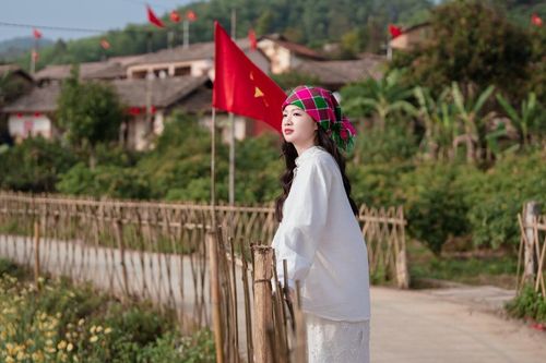 Làng cổ đẹp cách Hà Nội 2,5 giờ lái xe khiến khách liên tưởng tới Lô Lô Chải