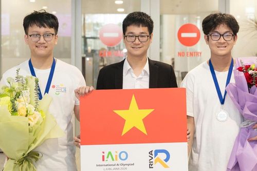 Một lớp có 2 nam sinh cùng giành huy chương Bạc Olympic Trí tuệ nhân tạo quốc tế
