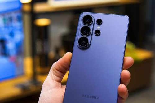 Ba năm, ba thế hệ AI phone: Samsung đang đi trước thị trường bao xa?