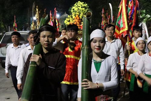 Nghi lễ đặc biệt ở Ba Vì: Thiện nam - thiện nữ lấy nước thiêng lúc nửa đêm