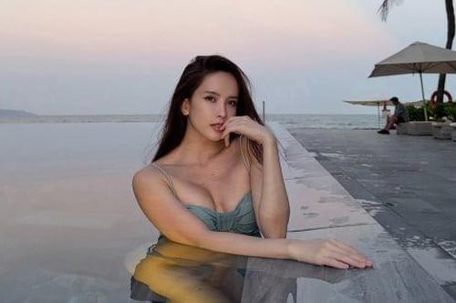 Thiều Bảo Trâm khoe eo thon, chân dài khi nghỉ dưỡng đầu Xuân
