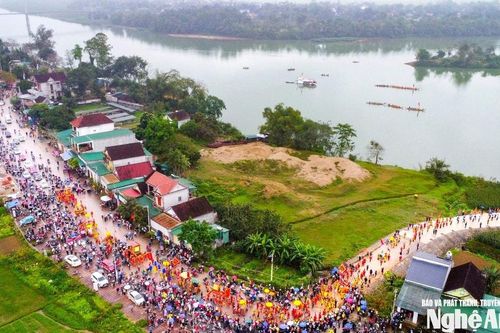Nhiều dịch vụ 'nở rộ' mùa lễ hội