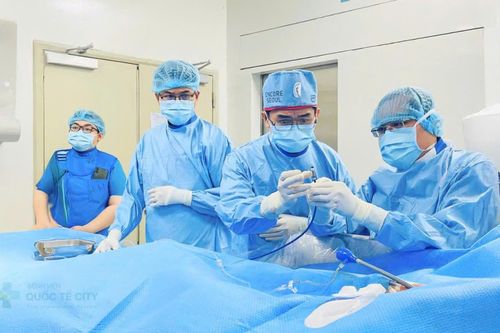 Ứng dụng kỹ thuật tim mạch hiện đại trong điều trị bệnh nhân cao tuổi nguy kịch