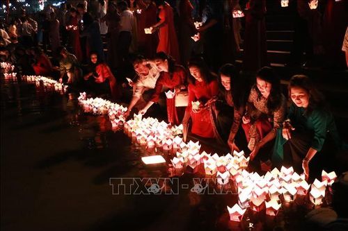 Ngày Rằm tri ân bên dòng Thạch Hãn