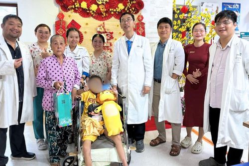 Phối hợp đa chuyên khoa cứu bé 8 tuổi bị tai nạn giao thông nghiêm trọng